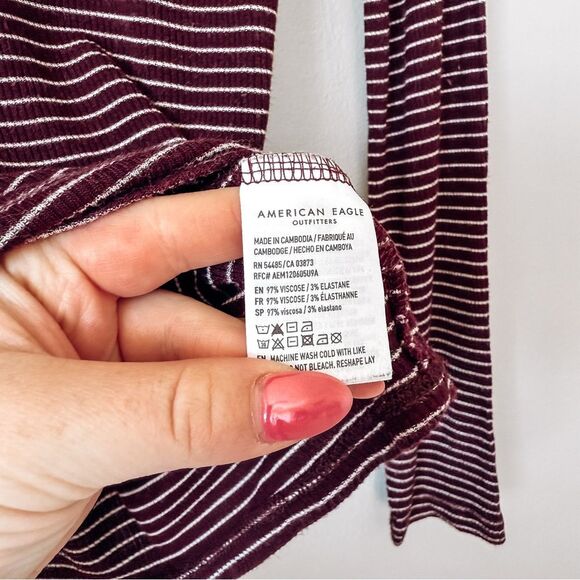 American Eagle Burgundy Stripe Soft & Sexy Long Sleeve Turtle Neck Top Size XS - Picture 4 of 5